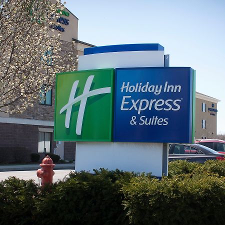 Holiday Inn Express & Suites Youngstown West I 80, An Ihg Hotel Exterior photo